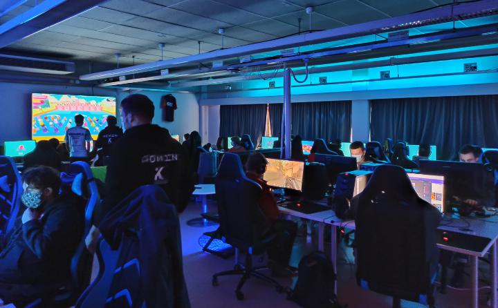 KAMKin esports-luokka esports-klubin aikana KAMKin esports-luokka esports-klubin aikana